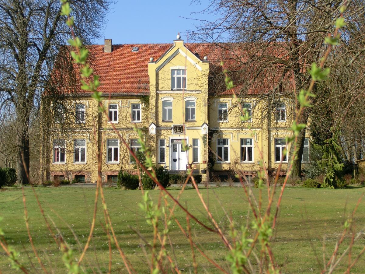 Domäne Neu Gaarz Hostel Exterior foto